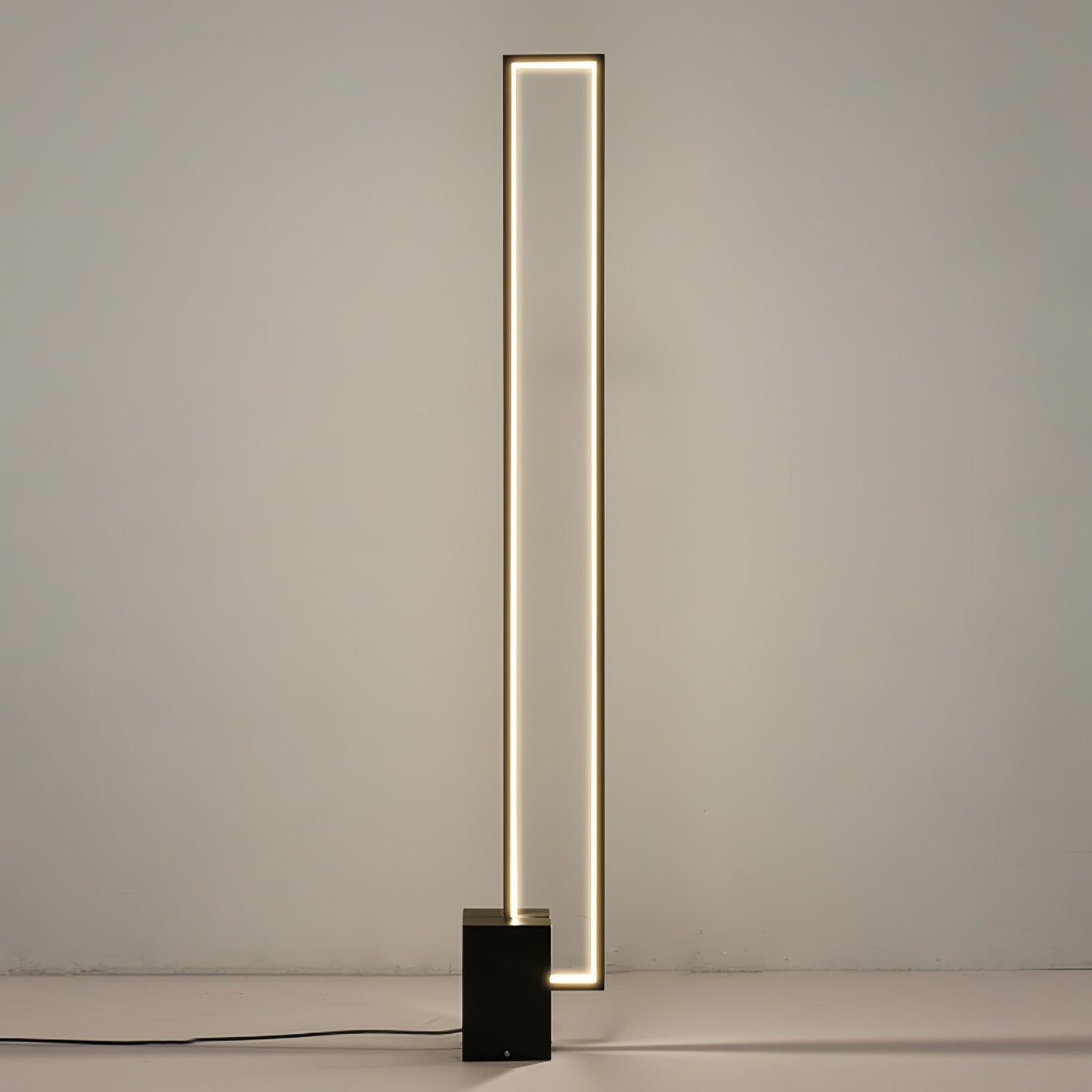 Vue d'ensemble du lampadaire dans un intérieur stylé