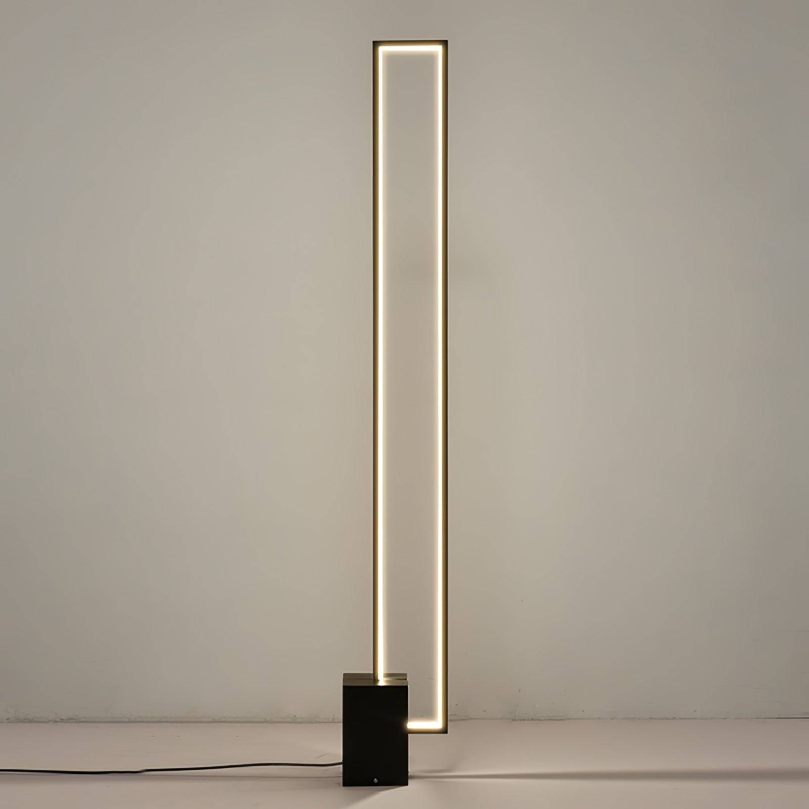 Vue d'ensemble du lampadaire dans un intérieur stylé