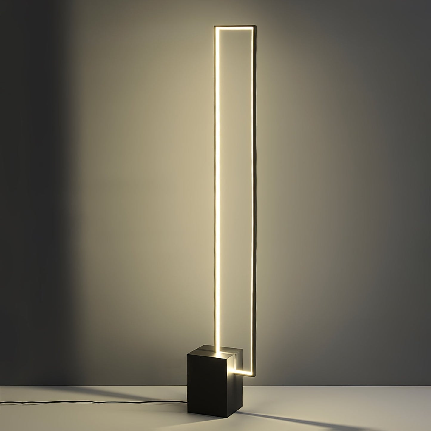 Lampadaire LED placé dans un coin de la pièce