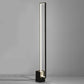Lampadaire LED éclairant un bureau moderne