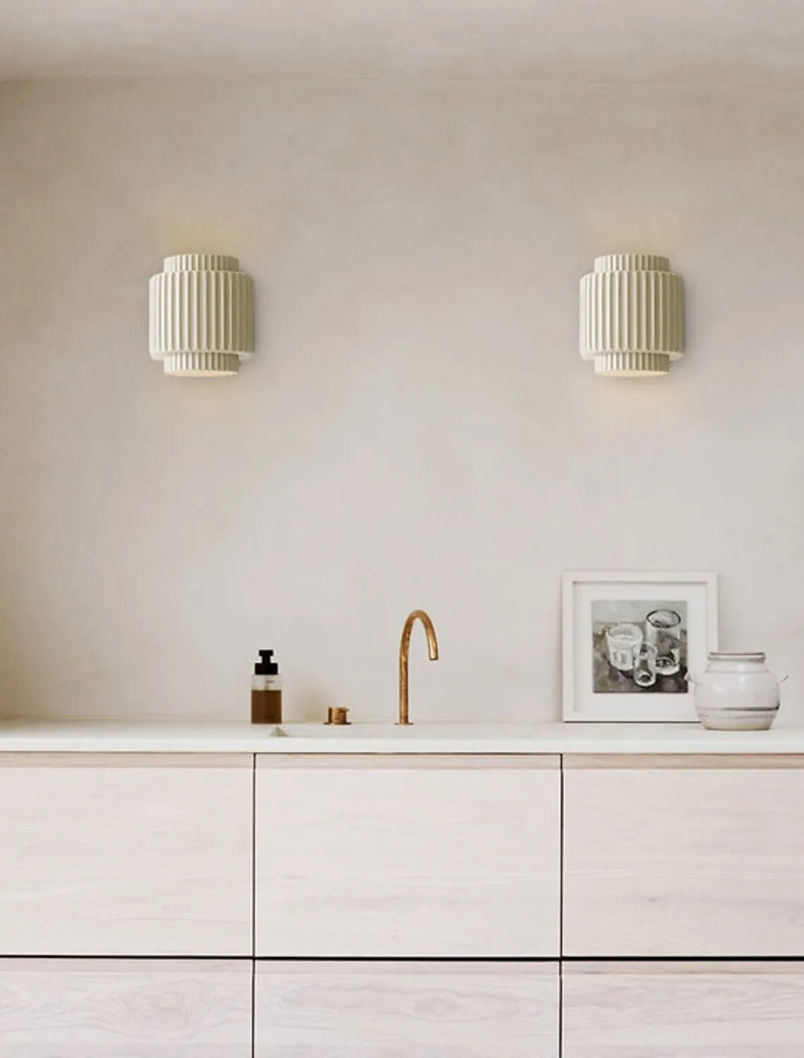 Applique murale scandinave avec motif rayé en résine blanche