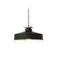 Lampe suspendue en bois et aluminium dans une cuisine moderne