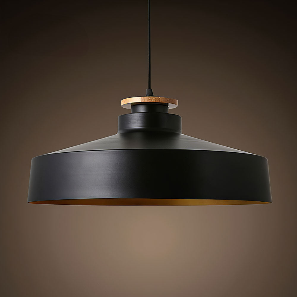 Lampe suspendue éclairant un espace de vie contemporain