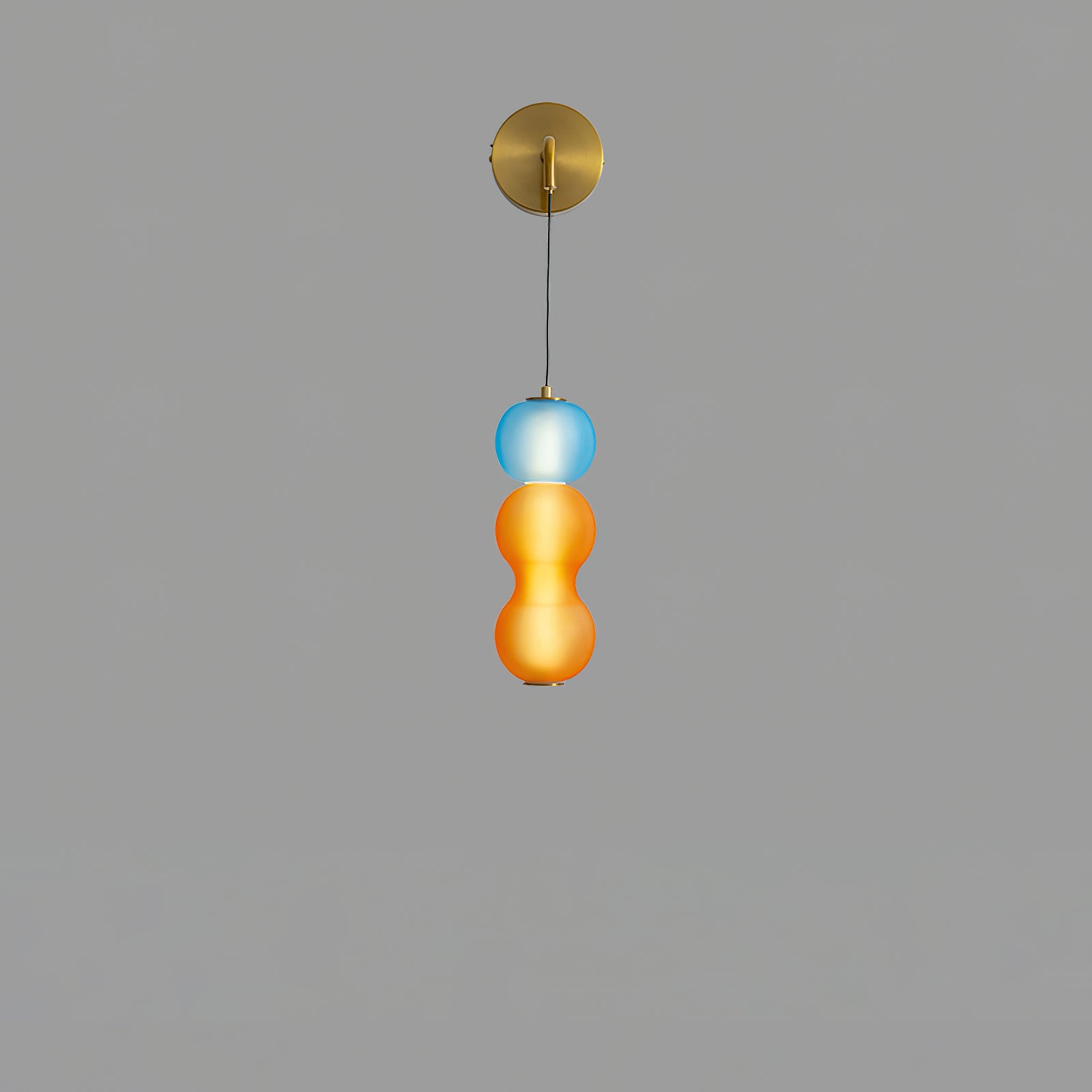 Applique murale colorée intégrée dans une chambre moderne
