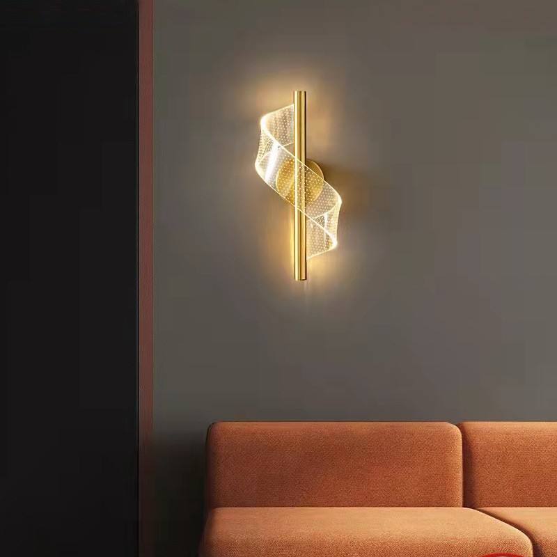 Applique murale illuminant un couloir moderne