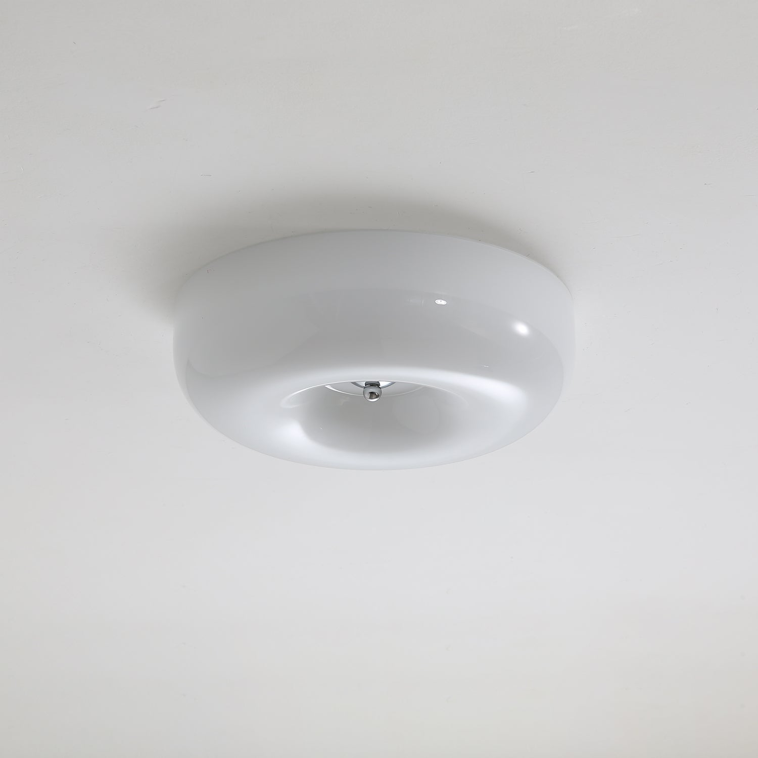 Lampe de plafond avec finition en verre et métal élégante