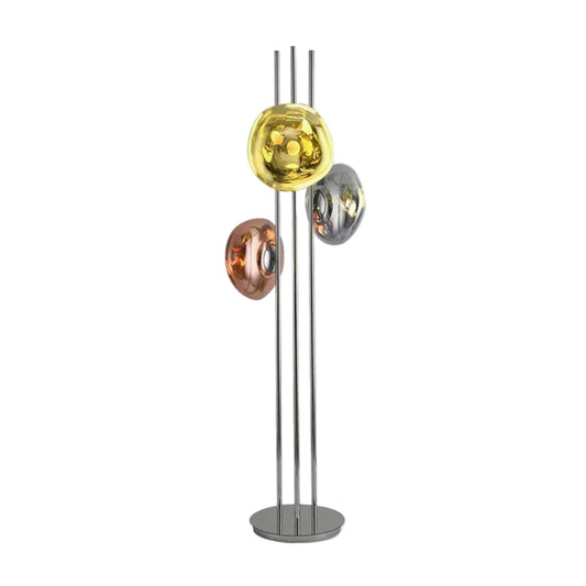 Vue d'ensemble de la lampe sur pied dans un salon