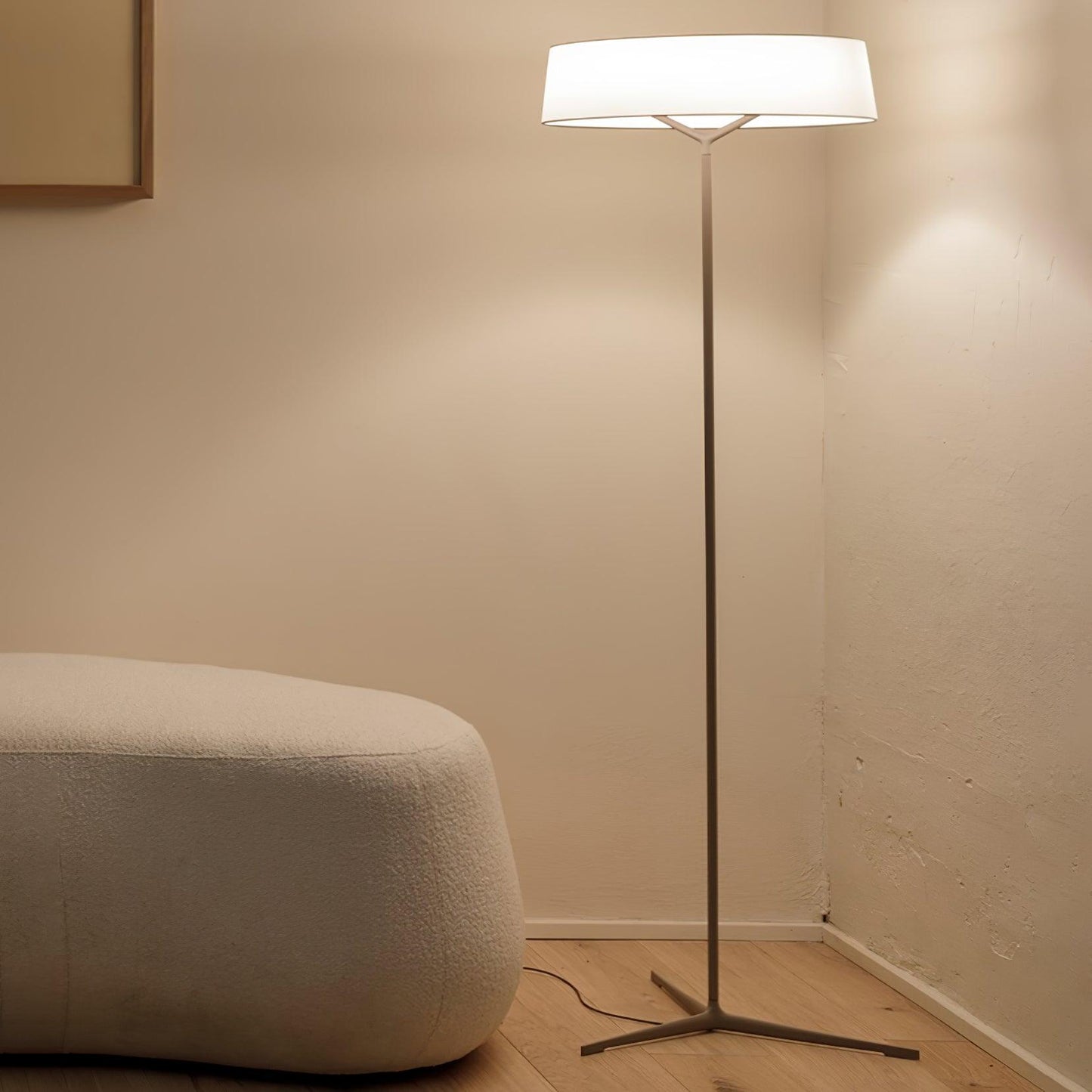 Vue latérale de la lampe et de sa base