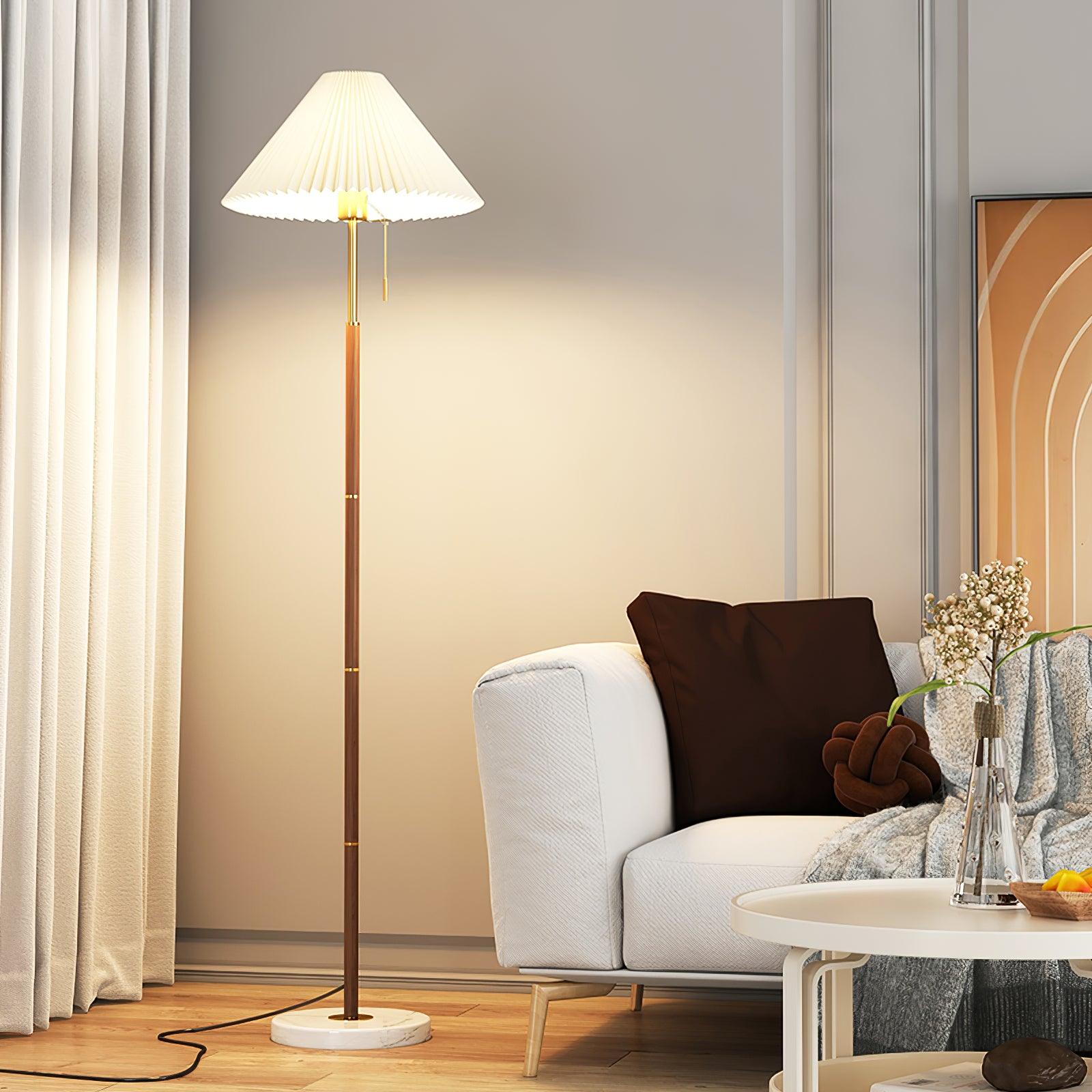 Lampe de sol rétro éclairant un espace détente