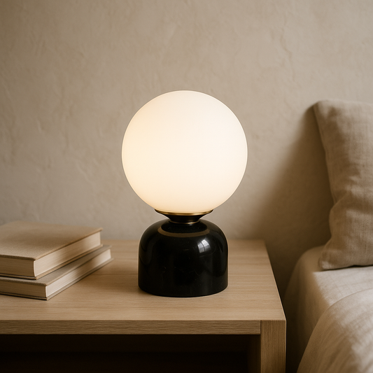 Lampe de table en situation dans un salon moderne