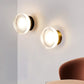 Détail du design minimaliste de l'applique noire