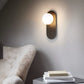 Vue latérale de la lampe murale, cadre en métal doré