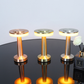 Vue rapprochée de la lampe avec finition métallique élégante