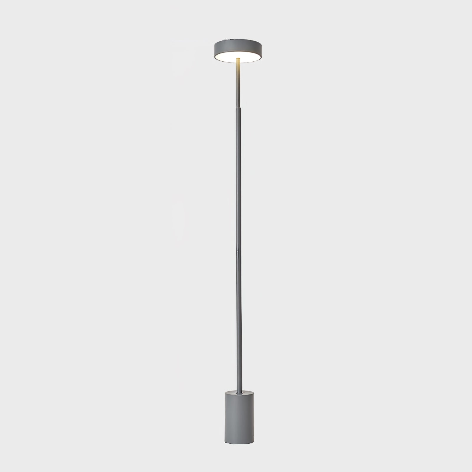 Lampe de sol ajustable dans un décor minimaliste