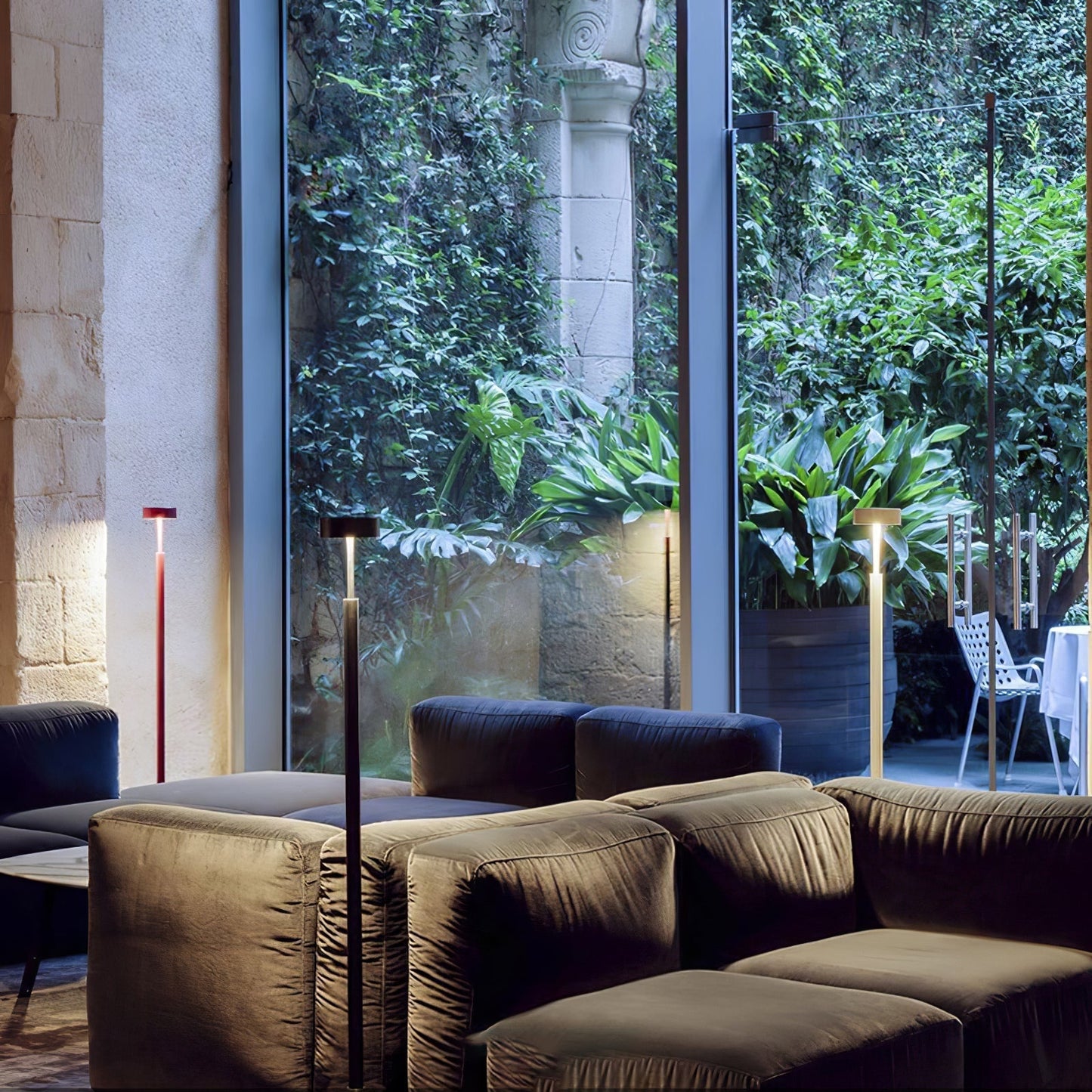 Profil mince de la lampe s'intégrant dans un espace restreint