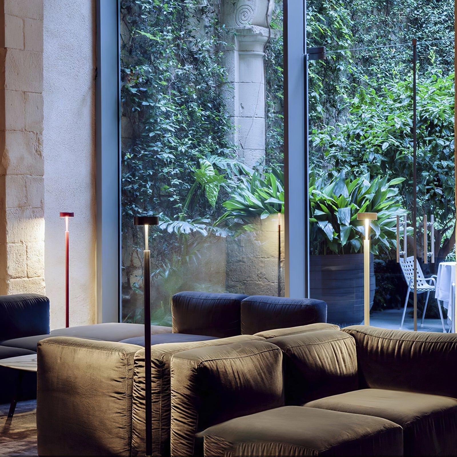 Profil mince de la lampe s'intégrant dans un espace restreint