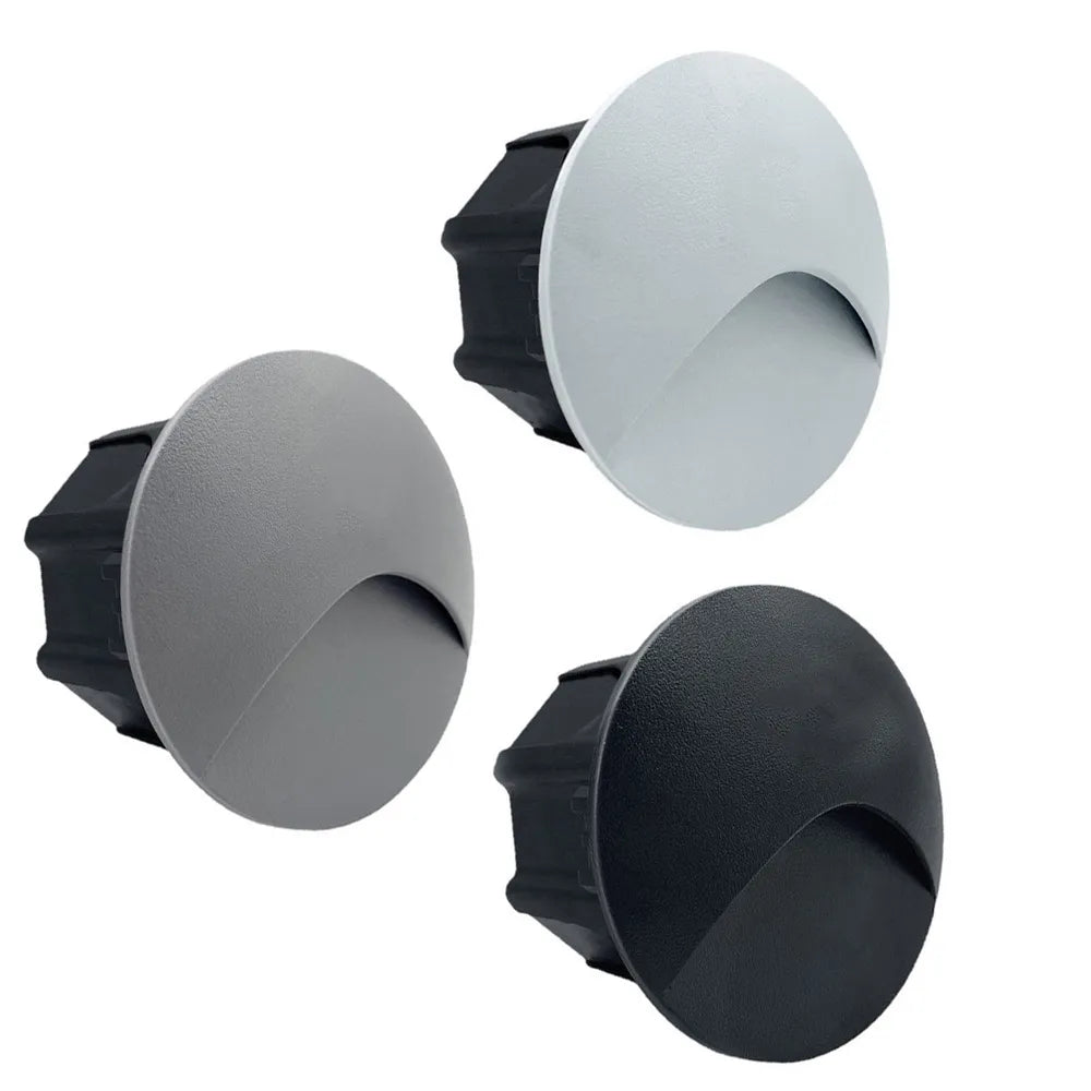Applique murale LED encastrée sur mur extérieur en briques