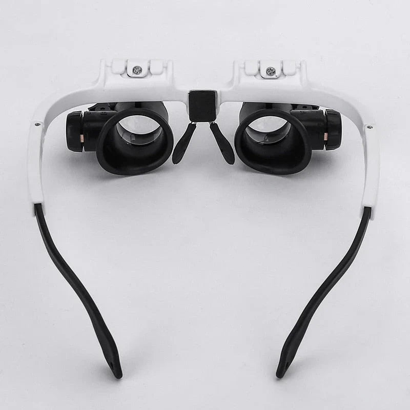 Loupe LED avec lentilles ajustables sur fond blanc