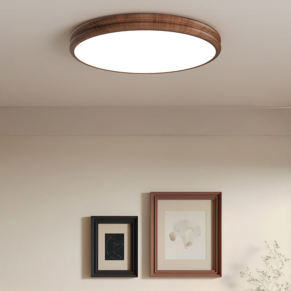 Détail des fixations de la lampe LED au plafond