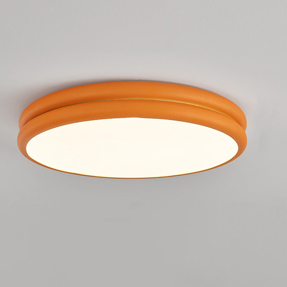 Lampe LED éclairant une pièce de taille moyenne