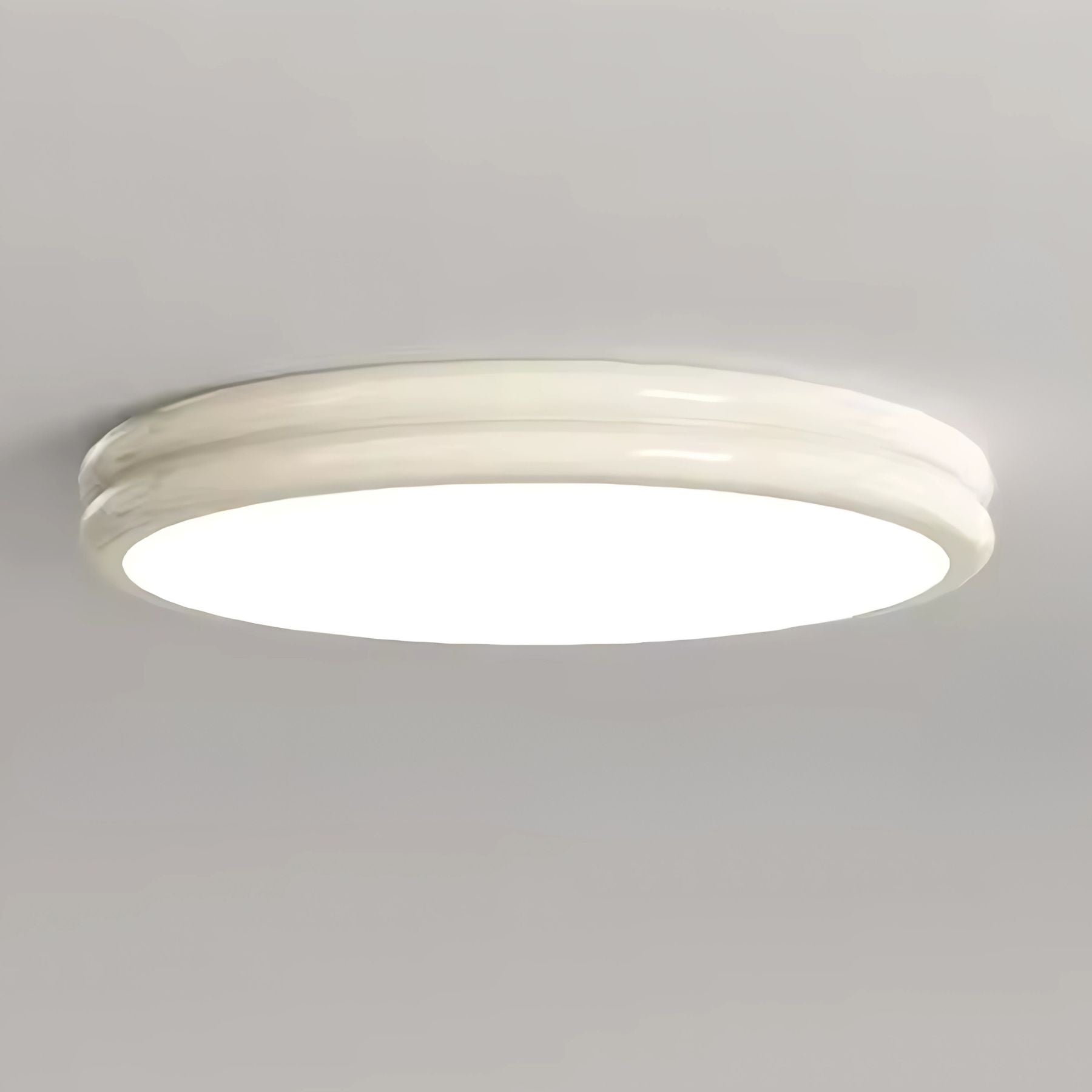 Lampe LED avec contraste entre bois et métal
