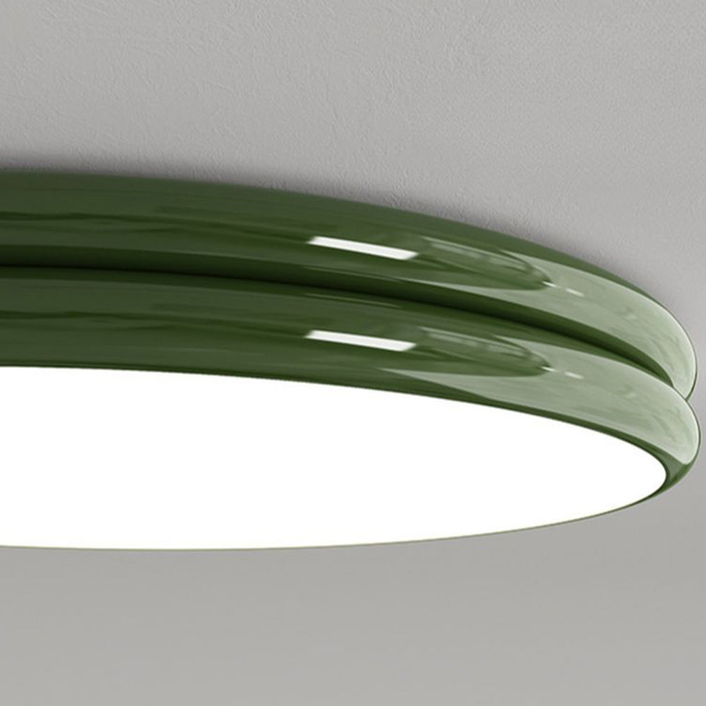 Lampe LED installée dans un salon contemporain