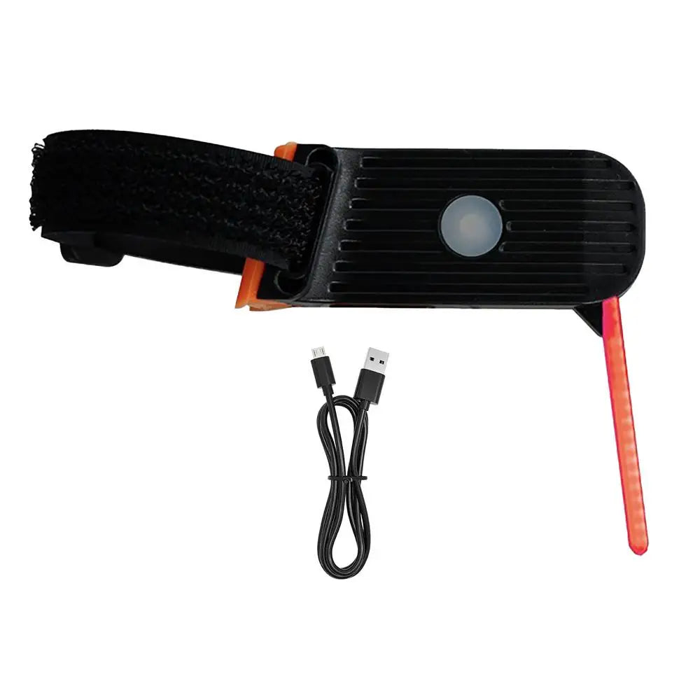 Feu arrière LED installé sur un vélo en extérieur