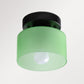 Lampe de plafond rétro vue de dessous, lumière allumée