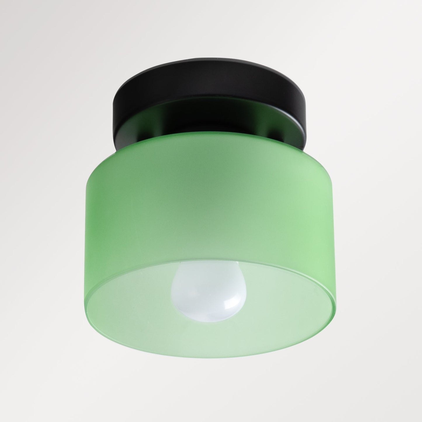 Lampe de plafond rétro vue de dessous, lumière allumée