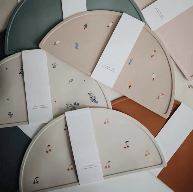 Tapis de table en silicone avec motif floral coloré