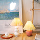 Détail de la base en céramique de la lampe de table