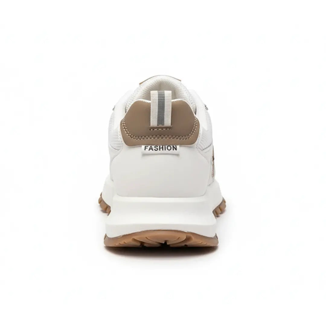 Vue latérale des baskets montrant le design amortissant