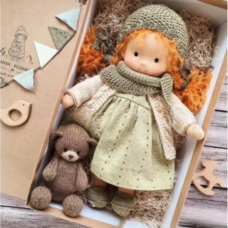 Poupée en Peluche Artisanale luna waldorf handmade plush vue rapprochée vue 16