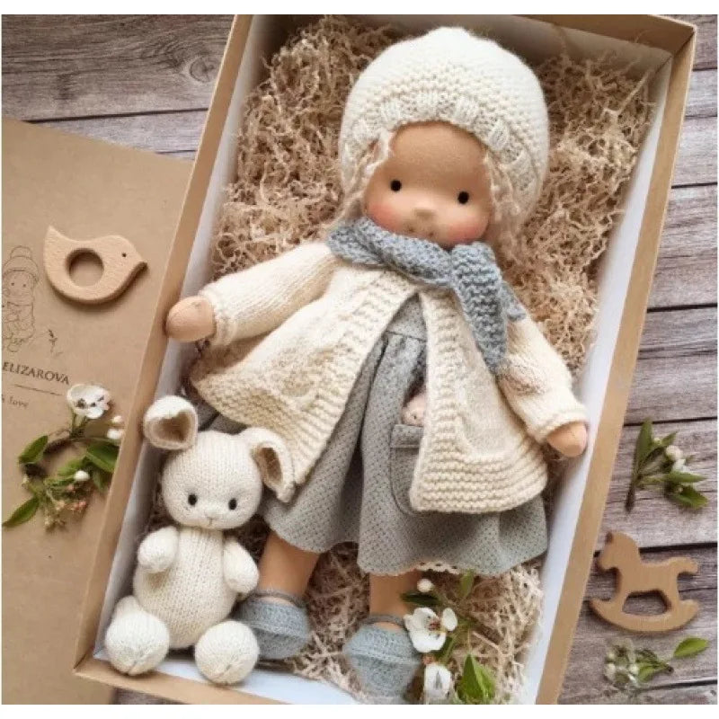 Poupée en Peluche Artisanale luna waldorf handmade plush vue latérale vue 18