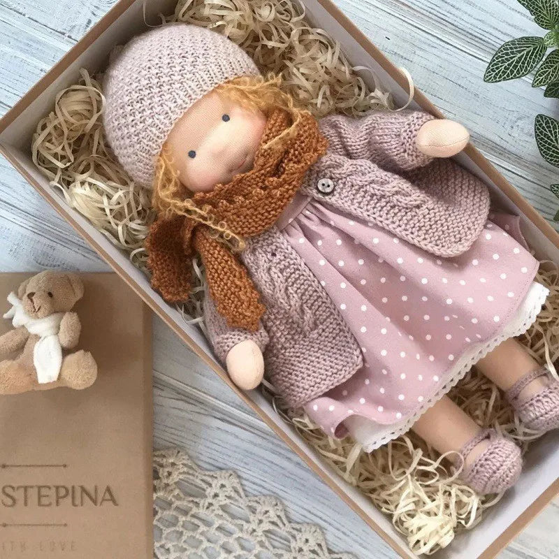 Poupée en Peluche Artisanale luna waldorf handmade plush vue de face vue 19