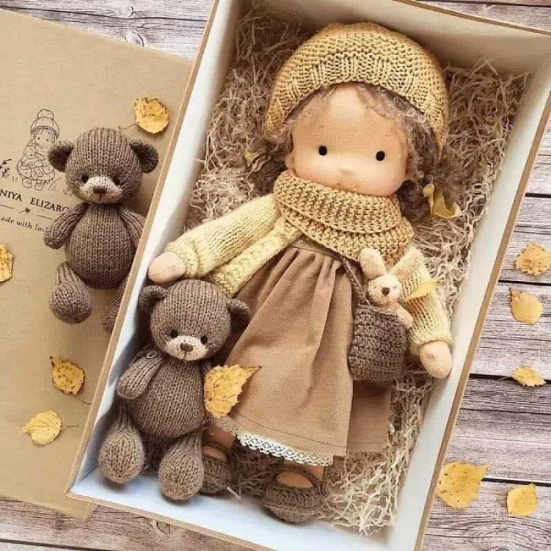 Poupée en Peluche Artisanale luna waldorf handmade plush présentation du produit vue 22