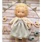 Poupée en Peluche Artisanale luna waldorf handmade plush vue latérale vue 26