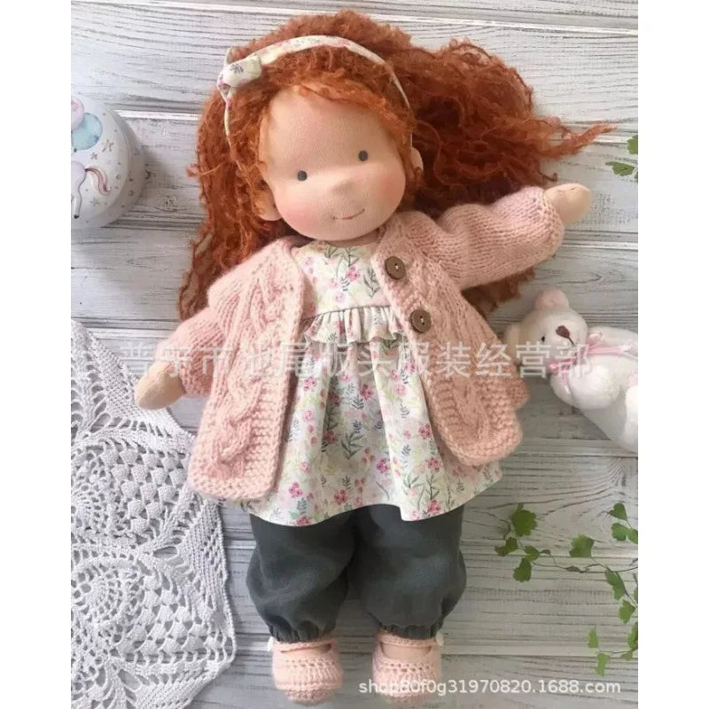 Poupée en Peluche Artisanale luna waldorf handmade plush vue rapprochée vue 32