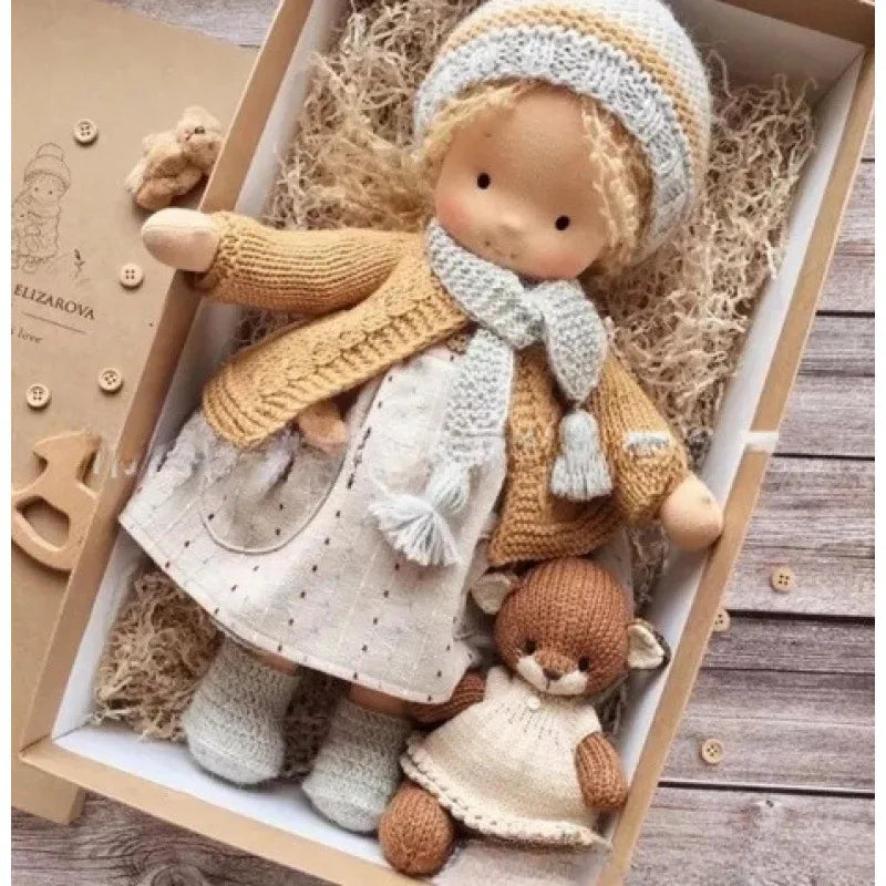 Poupée en Peluche Artisanale luna waldorf handmade plush vue d'ensemble vue 33