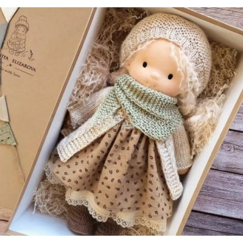 Poupée en Peluche Artisanale luna waldorf handmade plush vue latérale vue 34