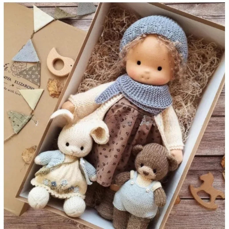 Poupée en Peluche Artisanale luna waldorf handmade plush finitions visibles vue 36