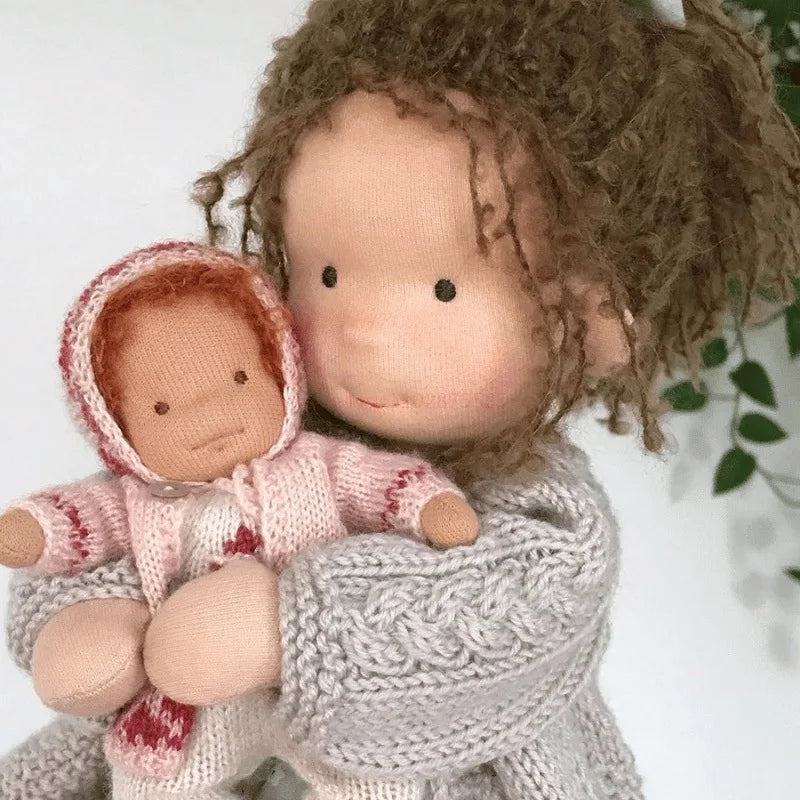 Poupée en Peluche Artisanale luna waldorf handmade plush finitions visibles