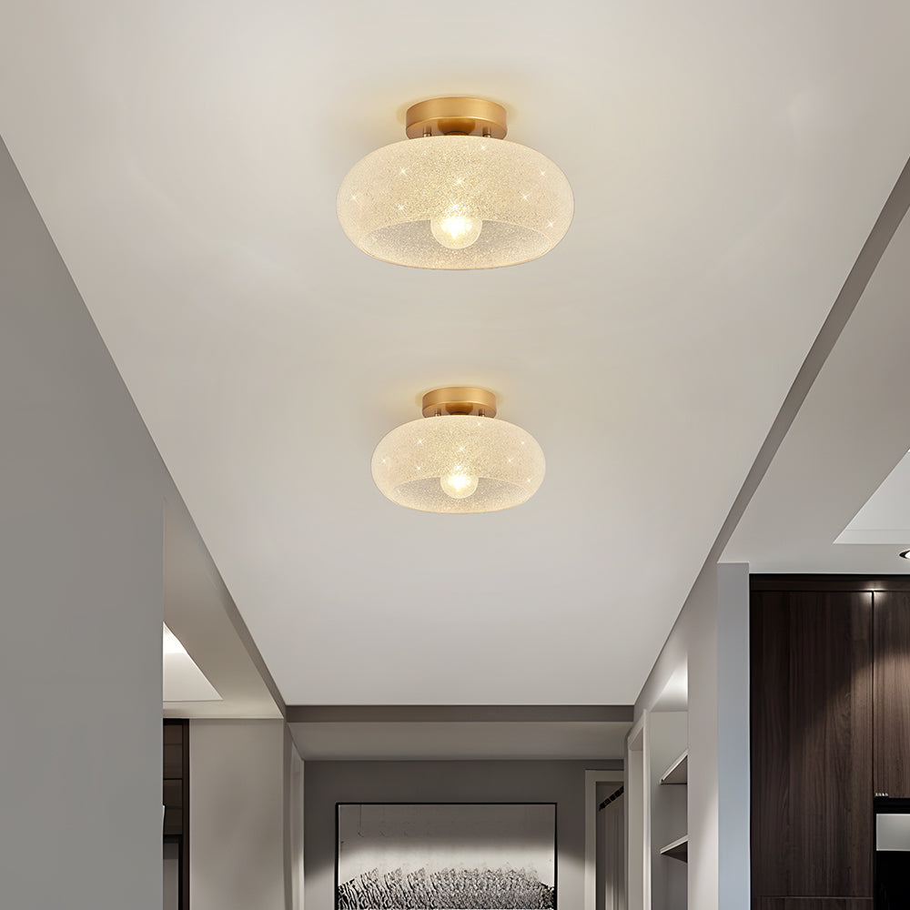 Lampe de plafond avec ampoule E27 visible à travers le verre