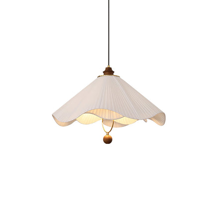 Lampe suspendue en tissu et bois vue de côté