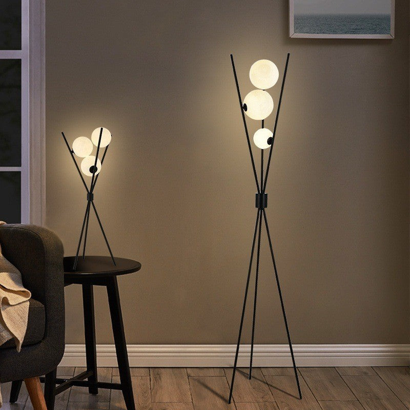 Lampe LED sphérique sur table, lumière douce et chaleureuse