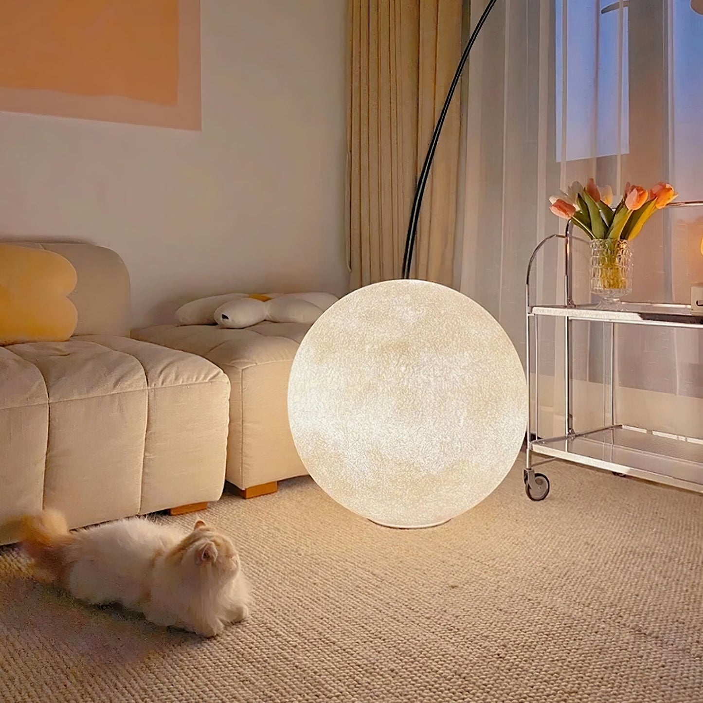 Vue latérale de la lampe lune avec son socle discret