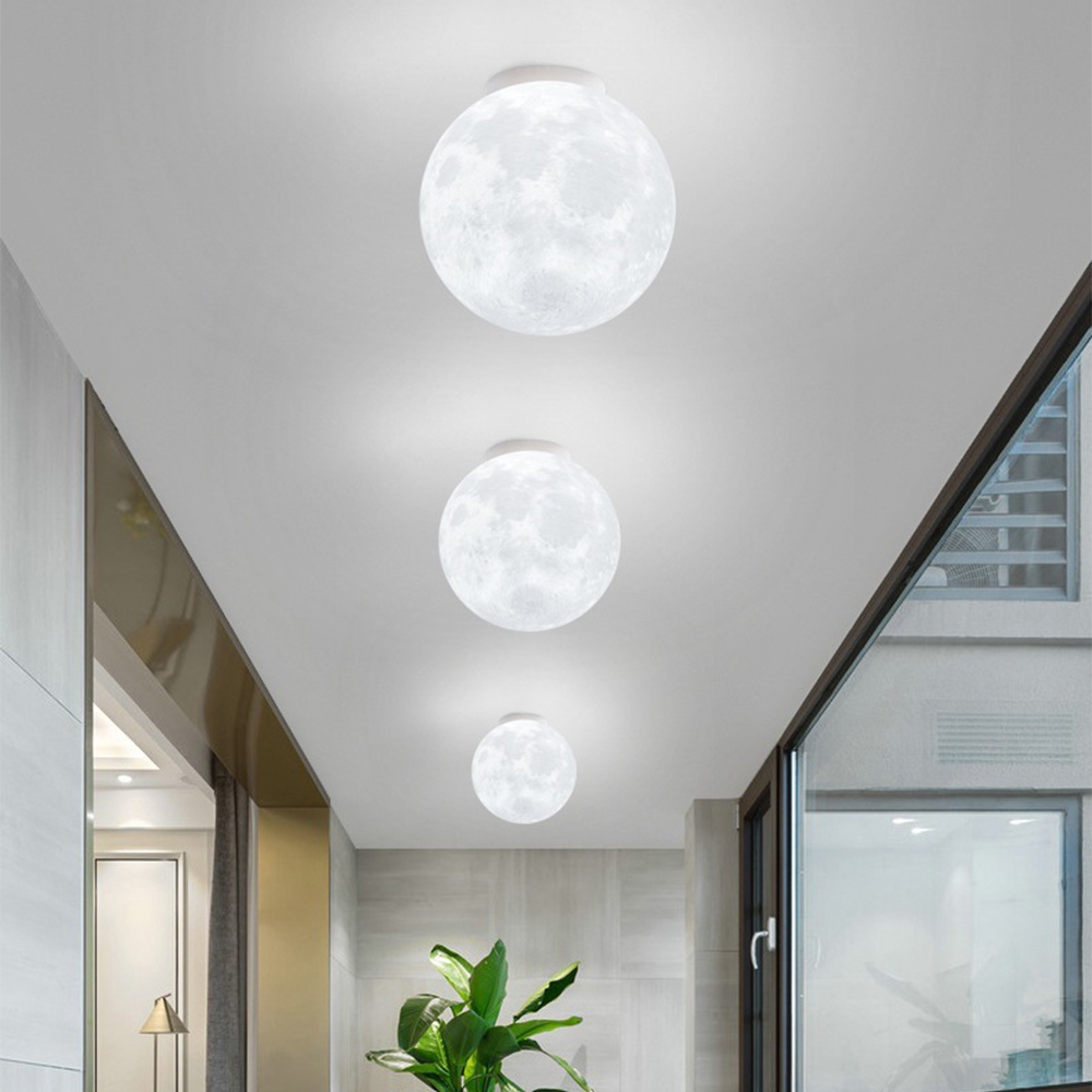 Vue de dessous de la lampe lune illuminant une pièce