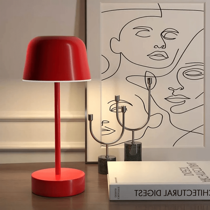 Lampe de table LED avec design minimaliste sur fond blanc