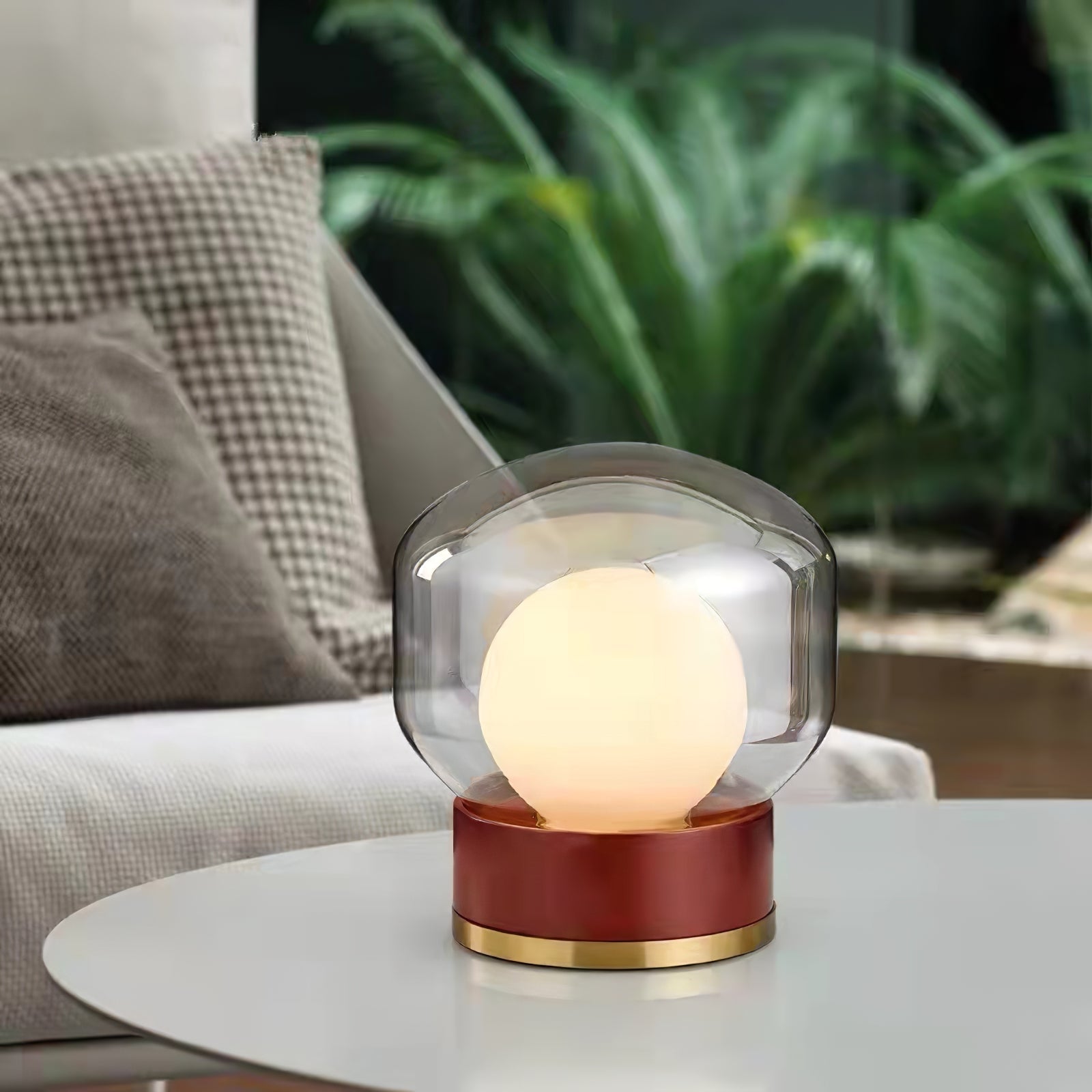 Vue rapprochée du verre coloré de la lampe géométrique