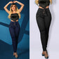 Détail des lacets sur jeggings noirs taille haute